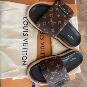 LOUIS VUITTON PILLOW SLIDES size 39